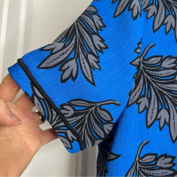 Ann Taylor Beautiful Royal Blue and Gray Piped Short Sleeve. Size Small. - Picture 5 of 11